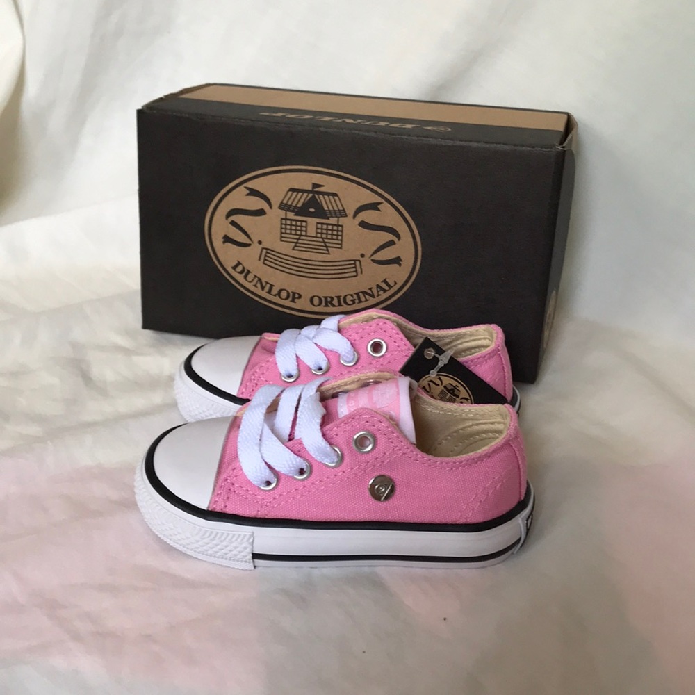Dunlop pink baby shoes, size 5C